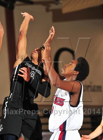 Thumbnail 3 in King vs. Maranatha (MaxPreps Holiday Classic) photogallery.