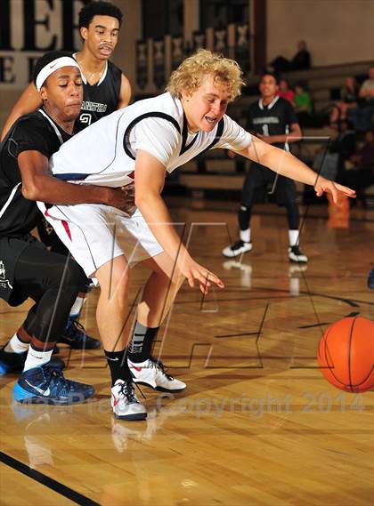 Thumbnail 3 in King vs. Maranatha (MaxPreps Holiday Classic) photogallery.