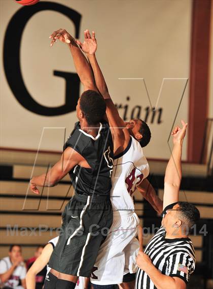 Thumbnail 2 in King vs. Maranatha (MaxPreps Holiday Classic) photogallery.