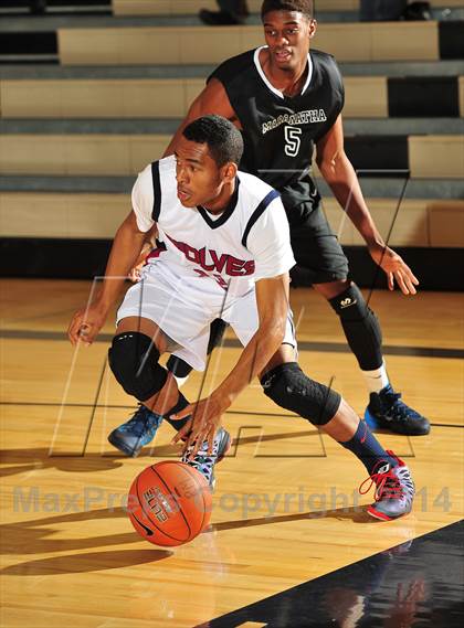 Thumbnail 1 in King vs. Maranatha (MaxPreps Holiday Classic) photogallery.