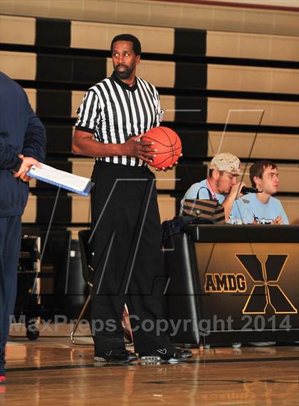 Thumbnail 1 in King vs. Maranatha (MaxPreps Holiday Classic) photogallery.