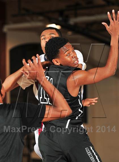 Thumbnail 1 in King vs. Maranatha (MaxPreps Holiday Classic) photogallery.