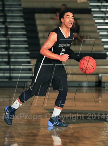 Thumbnail 3 in King vs. Maranatha (MaxPreps Holiday Classic) photogallery.