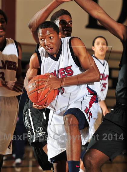 Thumbnail 3 in King vs. Maranatha (MaxPreps Holiday Classic) photogallery.