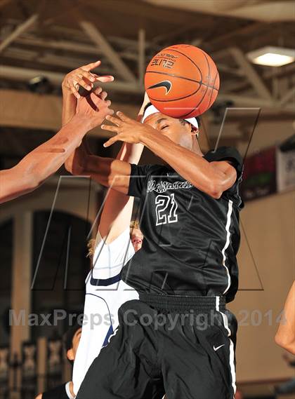 Thumbnail 1 in King vs. Maranatha (MaxPreps Holiday Classic) photogallery.