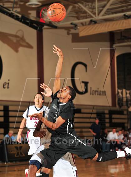 Thumbnail 2 in King vs. Maranatha (MaxPreps Holiday Classic) photogallery.
