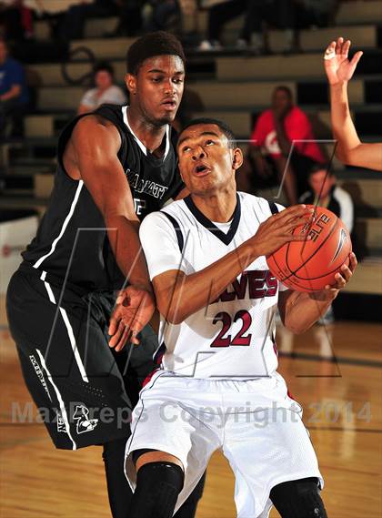 Thumbnail 2 in King vs. Maranatha (MaxPreps Holiday Classic) photogallery.
