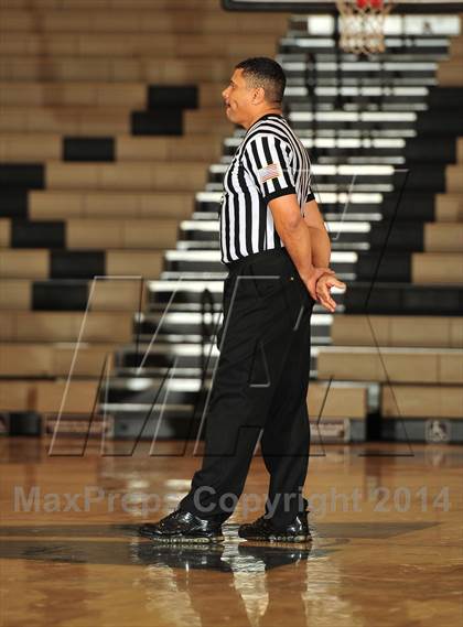 Thumbnail 3 in King vs. Maranatha (MaxPreps Holiday Classic) photogallery.
