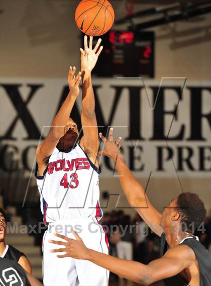 Thumbnail 3 in King vs. Maranatha (MaxPreps Holiday Classic) photogallery.