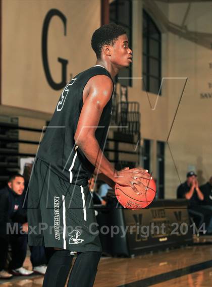 Thumbnail 2 in King vs. Maranatha (MaxPreps Holiday Classic) photogallery.