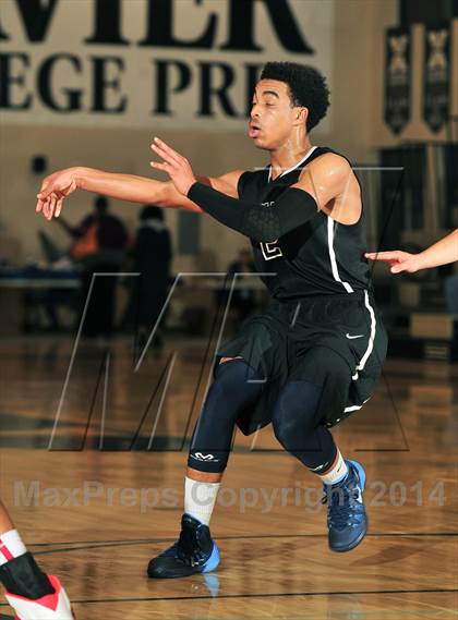 Thumbnail 3 in King vs. Maranatha (MaxPreps Holiday Classic) photogallery.