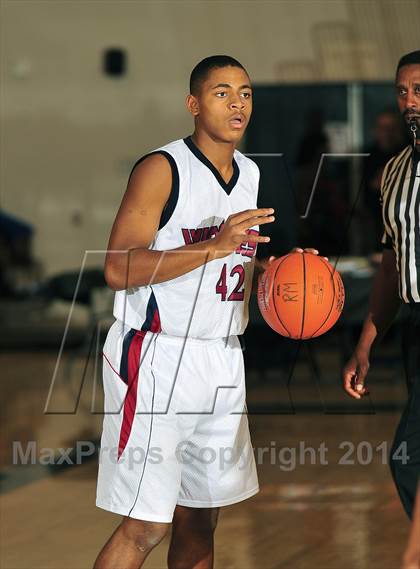 Thumbnail 2 in King vs. Maranatha (MaxPreps Holiday Classic) photogallery.