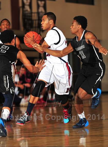 Thumbnail 3 in King vs. Maranatha (MaxPreps Holiday Classic) photogallery.