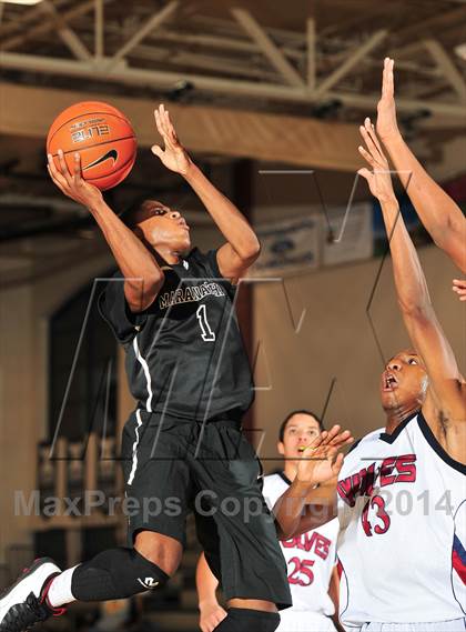 Thumbnail 1 in King vs. Maranatha (MaxPreps Holiday Classic) photogallery.