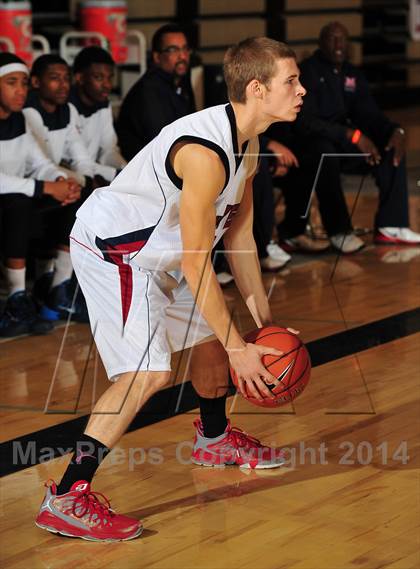 Thumbnail 2 in King vs. Maranatha (MaxPreps Holiday Classic) photogallery.