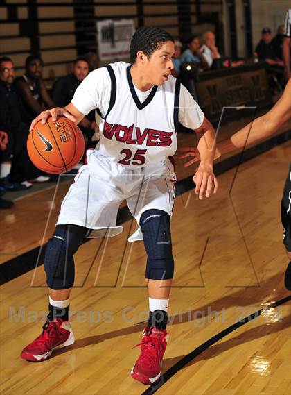 Thumbnail 3 in King vs. Maranatha (MaxPreps Holiday Classic) photogallery.