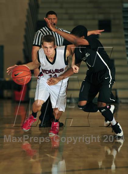 Thumbnail 2 in King vs. Maranatha (MaxPreps Holiday Classic) photogallery.