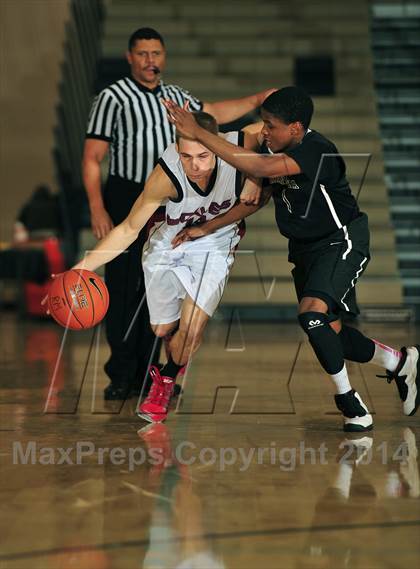 Thumbnail 1 in King vs. Maranatha (MaxPreps Holiday Classic) photogallery.