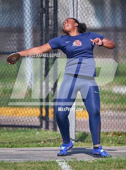 Thumbnail 2 in Panther Relays (Discus) photogallery.