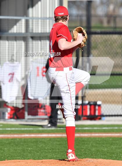 Thumbnail 3 in Valley View vs Sacred Heart (Era Tournament) photogallery.
