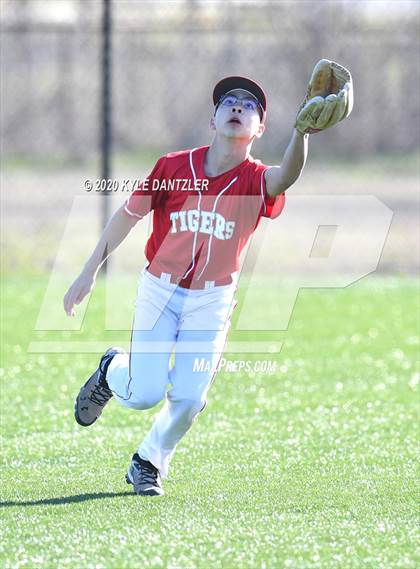 Thumbnail 3 in Valley View vs Sacred Heart (Era Tournament) photogallery.