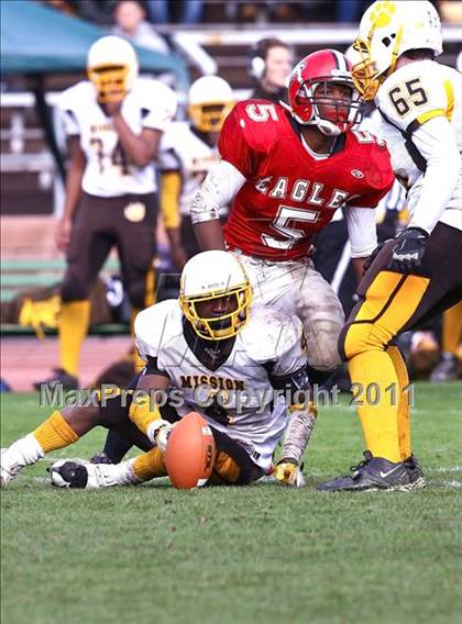 Thumbnail 3 in Mission @ Washington (CIF SF Section Final) photogallery.