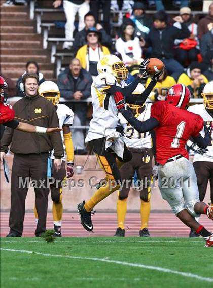 Thumbnail 2 in Mission @ Washington (CIF SF Section Final) photogallery.