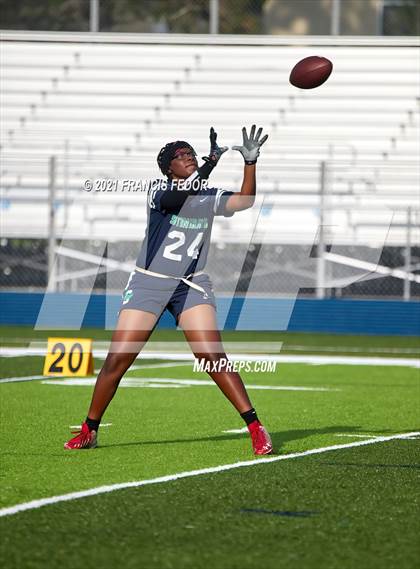 Thumbnail 3 in Sumner vs. Tampa Catholic photogallery.