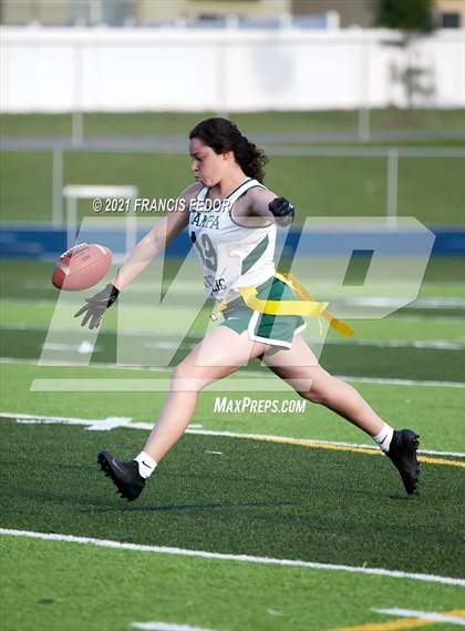 Thumbnail 1 in Sumner vs. Tampa Catholic photogallery.