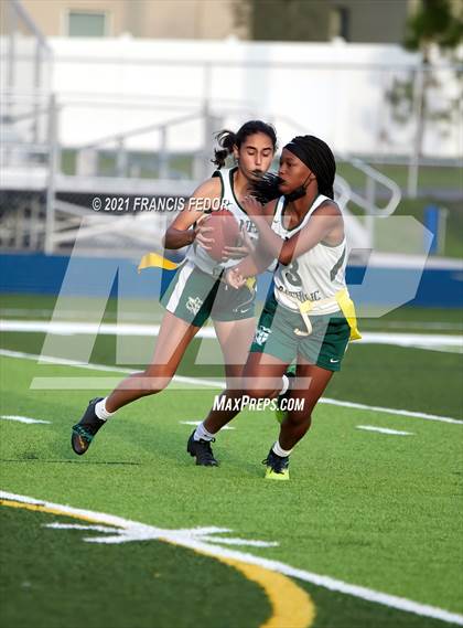 Thumbnail 3 in Sumner vs. Tampa Catholic photogallery.