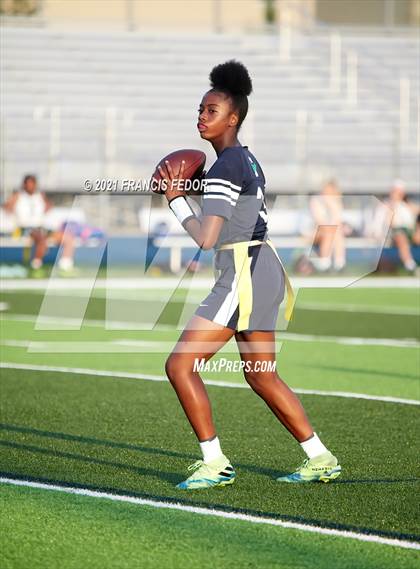 Thumbnail 2 in Sumner vs. Tampa Catholic photogallery.