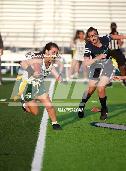 Thumbnail 3 in Sumner vs. Tampa Catholic photogallery.