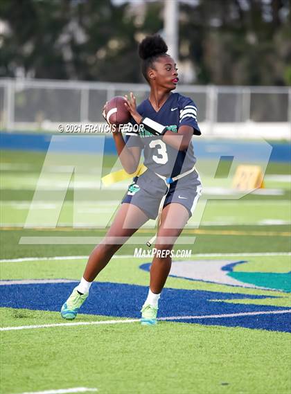 Thumbnail 2 in Sumner vs. Tampa Catholic photogallery.