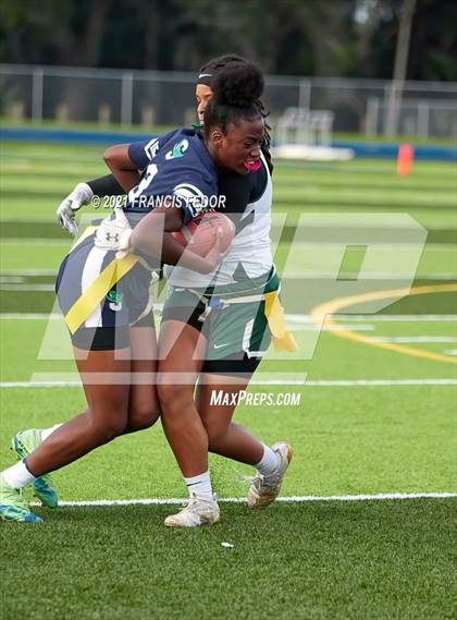 Thumbnail 2 in Sumner vs. Tampa Catholic photogallery.