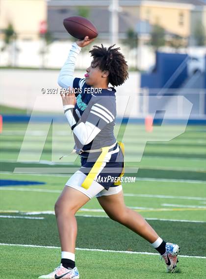 Thumbnail 2 in Sumner vs. Tampa Catholic photogallery.