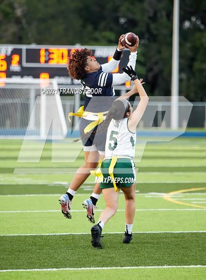 Thumbnail 1 in Sumner vs. Tampa Catholic photogallery.