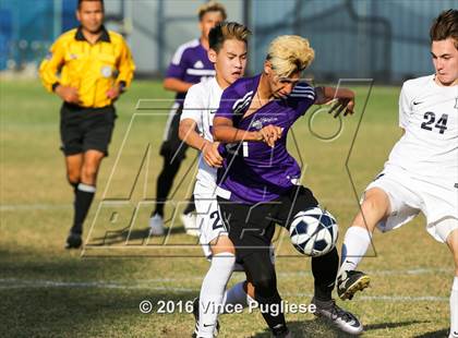 Thumbnail 2 in Shadow Hills vs. Flintridge Prep (CIF SS D6 Semifinal) photogallery.
