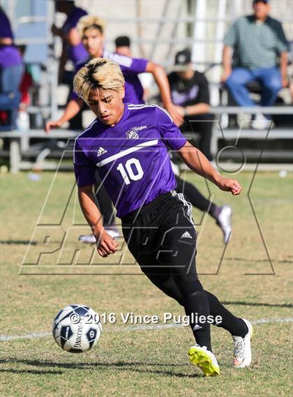 Thumbnail 3 in Shadow Hills vs. Flintridge Prep (CIF SS D6 Semifinal) photogallery.