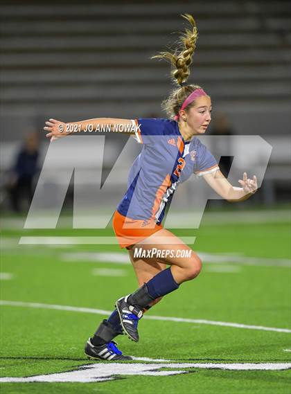Thumbnail 2 in Klein Cain vs Bridgeland (UIL 6A Bi-District Playoff) photogallery.