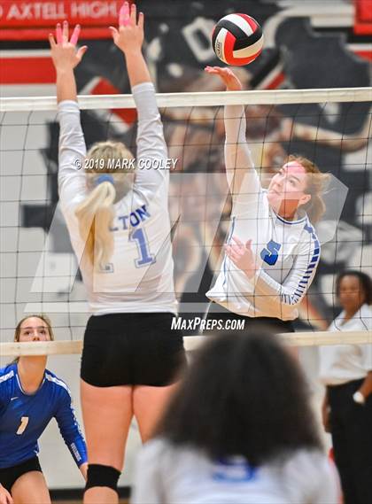 Thumbnail 2 in Wortham vs Chilton (UIL 2A Bi-District) photogallery.