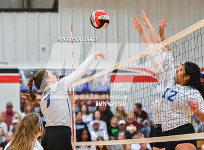 Thumbnail 3 in Wortham vs Chilton (UIL 2A Bi-District) photogallery.