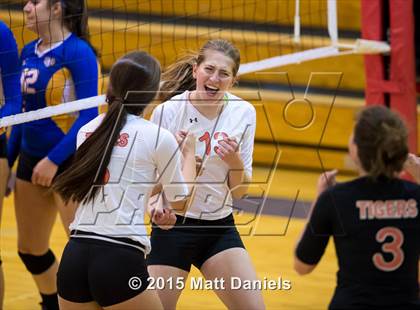 Thumbnail 3 in Lakewood vs. Rampart (CHSAA 5A Region 12 Playoff) photogallery.