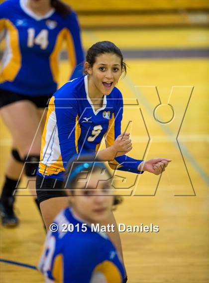 Thumbnail 3 in Lakewood vs. Rampart (CHSAA 5A Region 12 Playoff) photogallery.