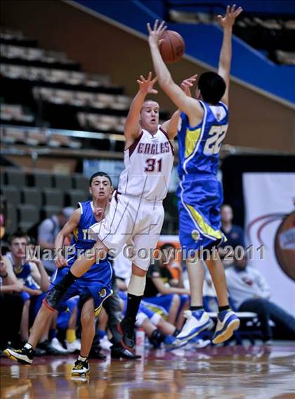 Thumbnail 3 in Tranquillity vs. Fresno Christian (CIF CS D5 Final) photogallery.