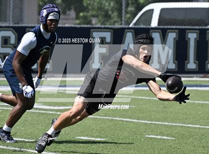 Thumbnail 2 in St. John Bosco vs. San Clemente (Brave 8 Invitational-Game 1) photogallery.