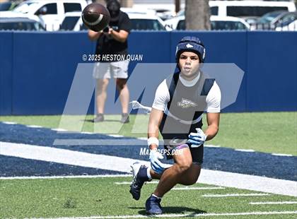 Thumbnail 2 in St. John Bosco vs. San Clemente (Brave 8 Invitational-Game 1) photogallery.