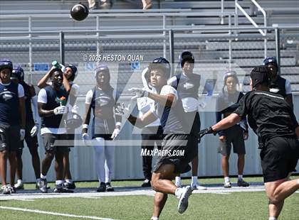 Thumbnail 2 in St. John Bosco vs. San Clemente (Brave 8 Invitational-Game 1) photogallery.
