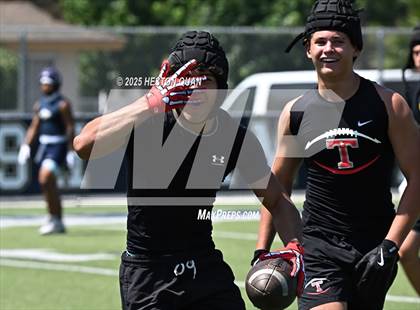 Thumbnail 2 in St. John Bosco vs. San Clemente (Brave 8 Invitational-Game 1) photogallery.