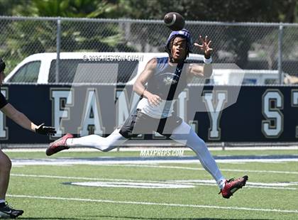 Thumbnail 3 in St. John Bosco vs. San Clemente (Brave 8 Invitational-Game 1) photogallery.