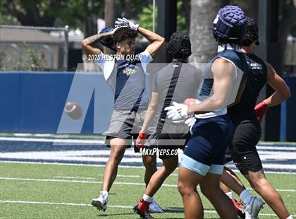 Thumbnail 2 in St. John Bosco vs. San Clemente (Brave 8 Invitational-Game 1) photogallery.